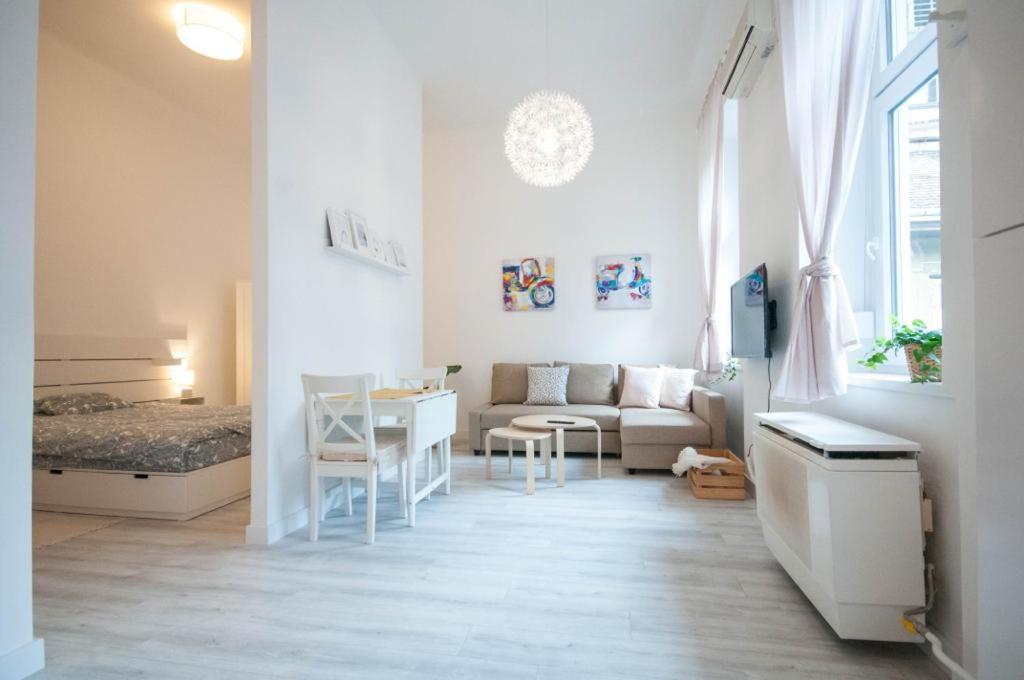 Cs3 Csanyi Apartment Budapest Luaran gambar